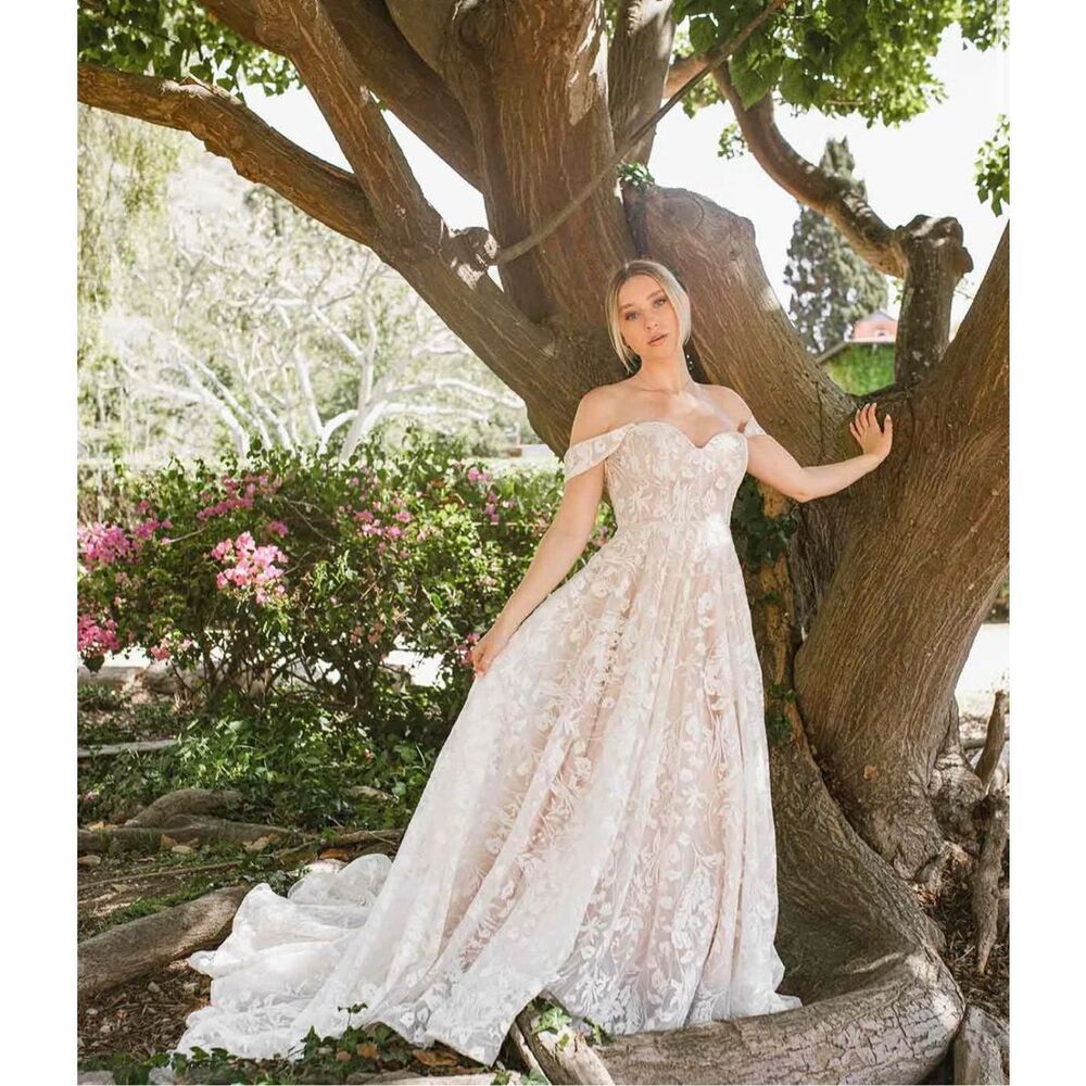 Essense of Australia wedding dress D3520 size 14